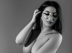 EmillyMavis - female with black hair and  big tits webcam at LiveJasmin