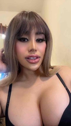 Alexonfire69 - shemale with brown hair webcam at ImLive