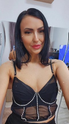 AlisonHale - female with black hair and  small tits webcam at LiveJasmin
