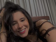 AlmaGamboa - female with brown hair webcam at ImLive