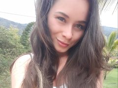Eli_Velez - female with brown hair and  small tits webcam at ImLive
