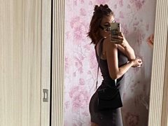AmyCrawfordes - female with brown hair and  small tits webcam at ImLive