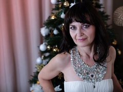 AngieGreen - female with brown hair and  big tits webcam at xLoveCam