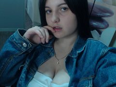 Anneettaa - female with black hair and  small tits webcam at ImLive