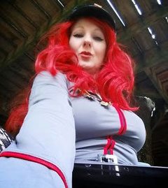 Annie_Body - female with red hair and  big tits webcam at ImLive