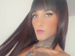 andreinasexhGreen - shemale with black hair webcam at ImLive