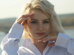 AshleyKathryn - blond female webcam at xLoveCam