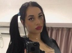 AvelineSeren - female with black hair webcam at LiveJasmin