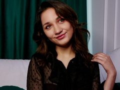MelanyRobertson - female with brown hair webcam at LiveJasmin