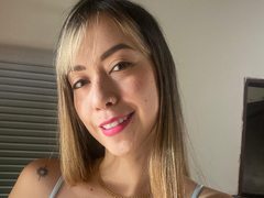 BelindaRosee - blond female webcam at xLoveCam