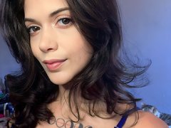 beamoretti - female with brown hair and  small tits webcam at ImLive