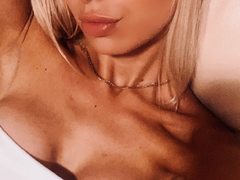 BlondySweetHottt - female webcam at ImLive