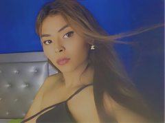 CATALINAYou - shemale with brown hair webcam at ImLive