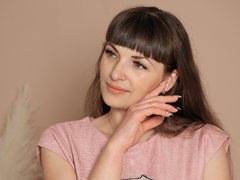 Camelia_Lillie - female with brown hair webcam at ImLive