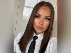 CandyBaby - female with brown hair and  small tits webcam at ImLive