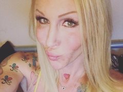 TsCandyCreamxoxo - blond shemale with  big tits webcam at ImLive
