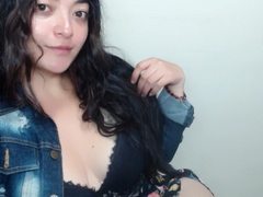 cameliasaenzVain - female with black hair webcam at ImLive