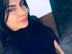 CamilaStarX - shemale with black hair webcam at xLoveCam