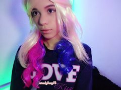 candyfeng18 - blond female with  small tits webcam at ImLive