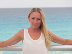 CosIWant - blond female with  small tits webcam at ImLive
