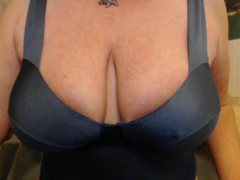 cougarcofee33 - female with brown hair and  big tits webcam at ImLive