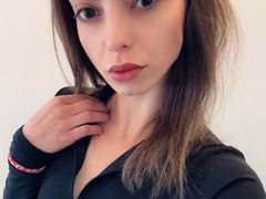 DaissyLand - female with brown hair and  small tits webcam at ImLive