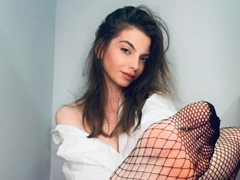 DaissyLand - female with brown hair and  small tits webcam at ImLive