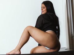 desireloww - female with black hair and  small tits webcam at ImLive