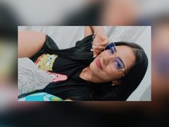 desireloww - female with black hair and  small tits webcam at ImLive