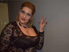 SexyyMilf - blond female with  big tits webcam at xLoveCam