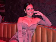 EMAALOVEVain - female with black hair webcam at ImLive