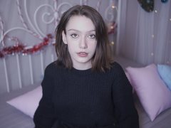 EmilieBloom_ - female with brown hair webcam at ImLive