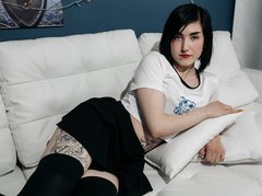 MollyTT - female with black hair and  small tits webcam at ImLive