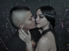 EmilyAndSam77 - female with black hair webcam at ImLive