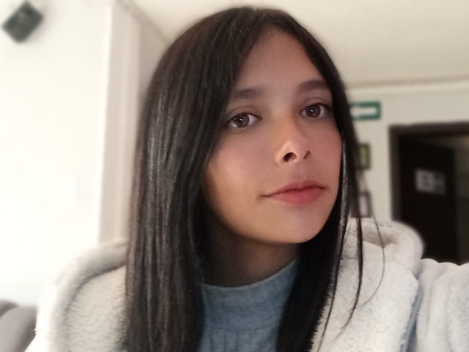 Emilylee18 Small Boobed Black Haired Latin Teen Girl Webcam
