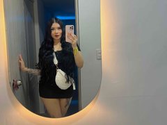 Emily_Long - female with black hair and  small tits webcam at ImLive