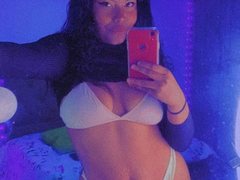 EmmaClaak566 - female webcam at ImLive