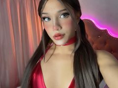 EmmaHarry - shemale with red hair webcam at ImLive