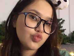 Emmy_lung - female webcam at ImLive