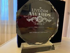 eTemptress - blond female webcam at ImLive