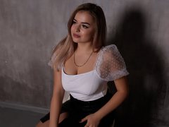 AlsyCute - female with red hair webcam at xLoveCam