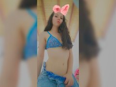 Gaby_Mendoza - female with brown hair and  small tits webcam at ImLive