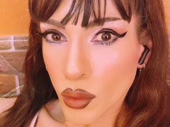 Gianina_cd - shemale with brown hair webcam at ImLive