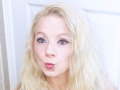 Hailey00 - blond female webcam at ImLive