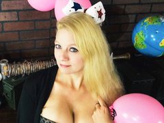 Hailey00 - blond female webcam at ImLive