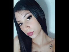 HannaFoxx_ - female with black hair webcam at ImLive