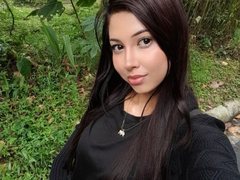 Hellen_Bells - female with brown hair webcam at ImLive