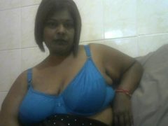 Indiancupcake707 - female with brown hair webcam at ImLive