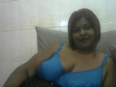 Indiancupcake707 - female with brown hair webcam at ImLive