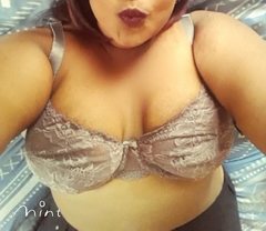 Indiancupcake707 - female with brown hair webcam at ImLive